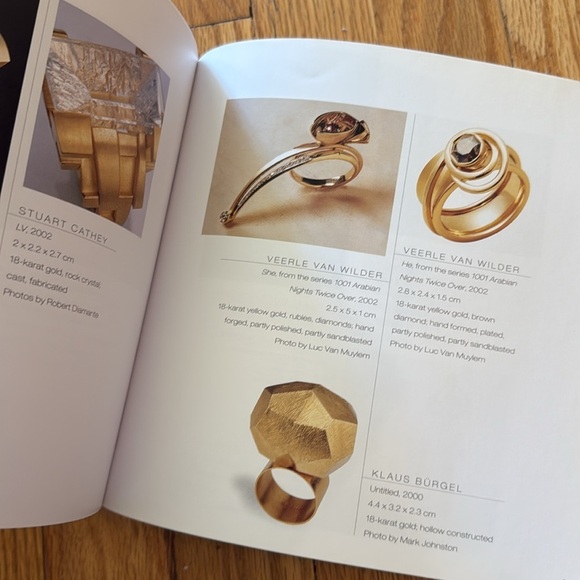 1000 Rings Lark Books Inspiring Adornments for the Hand Book great condition - Picture 4 of 10